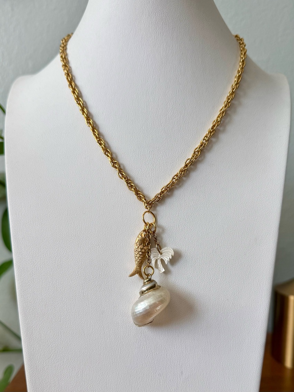 Vintage Gold Tone Fish Charm Pendant with MOP Palm Tree & Shell Charms Necklace